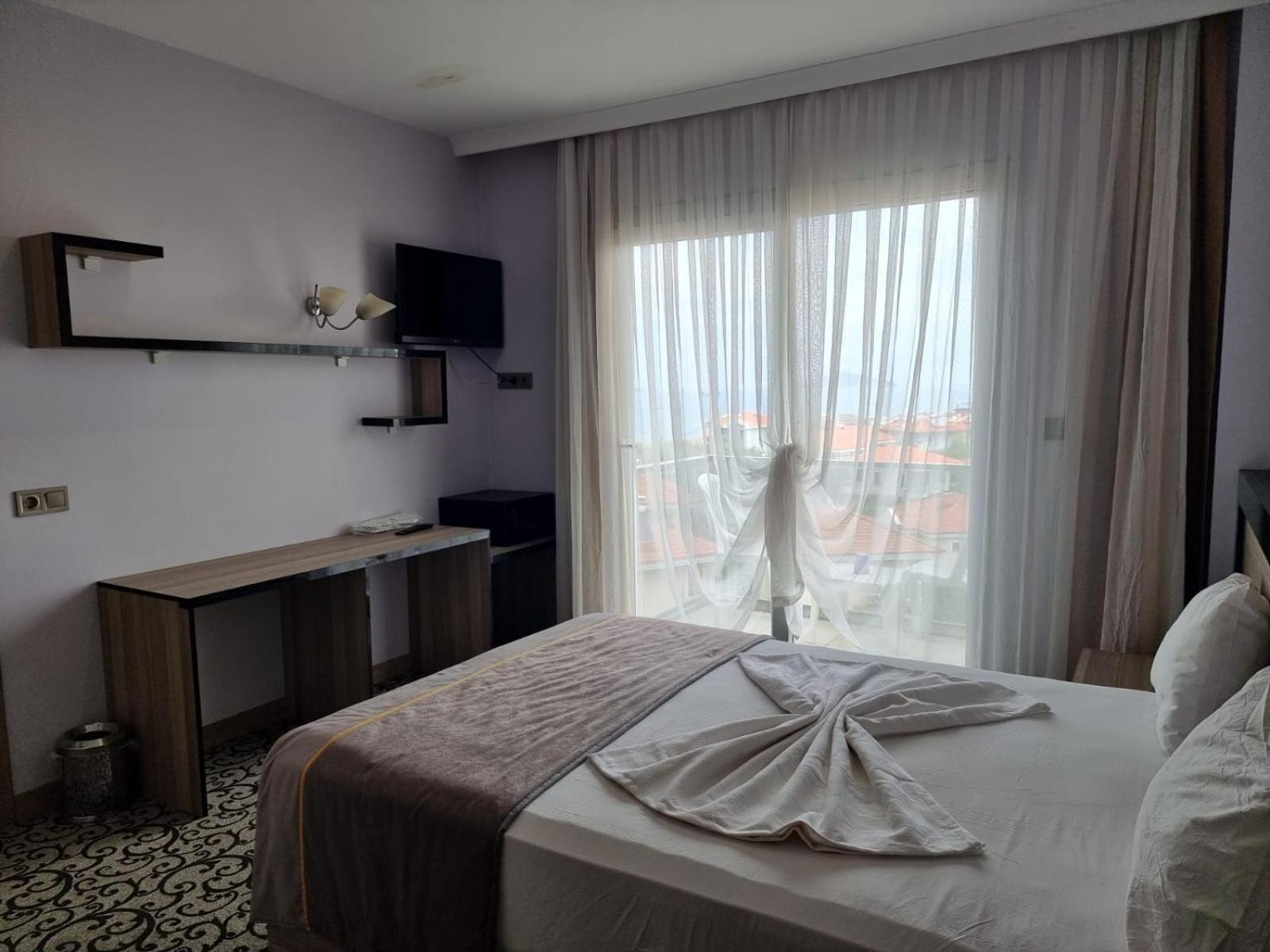 Elisa Hotel Ayvalı Exterior foto